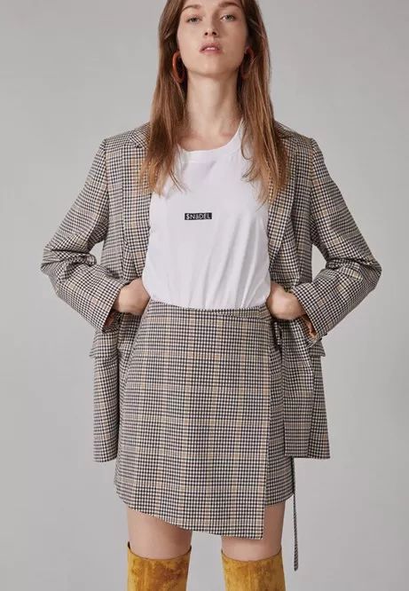 日系3大服裝品牌秋冬新品來(lái)襲，搭配精致妝容，時(shí)尚與美妝的完美碰撞